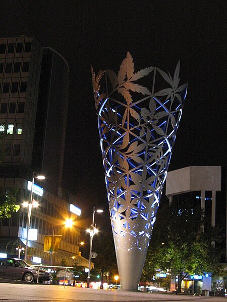 File:Christchurch 2004, Chalice Sculpture at Night - panoramio.jpg