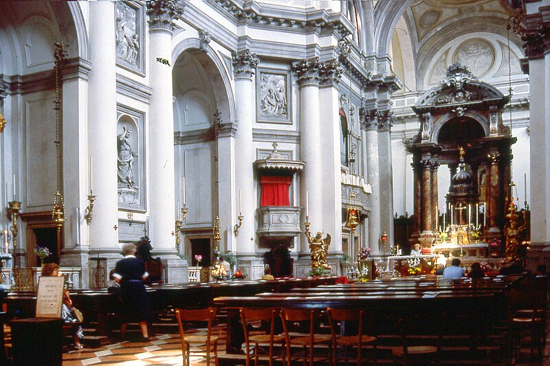 File:Church of I Gesuati on the Zattere in Venice. Interior. Architect- Giorgio Massari. Photo taken June 1988.jpg