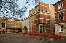 Clore Gallery, eröffnet 1987 als Erweiterungsbau des Tate Britain. Gebaut nach Plänen von James Stirling.