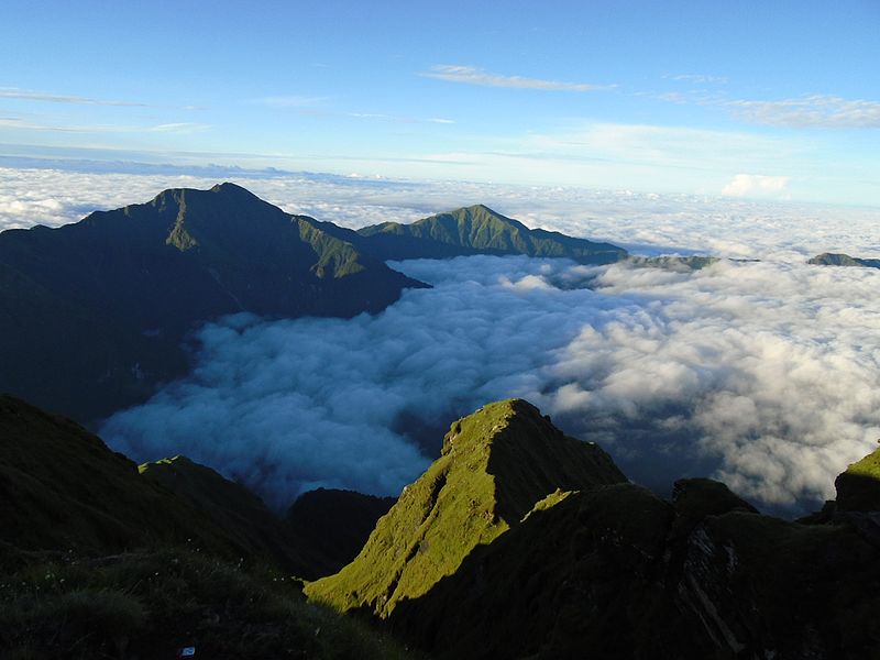 File:Clouds under us.JPG