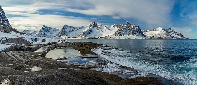 File:Coast of Tungeneset and Steinfjorden in Senja, Troms, Norway, 2017 April - 2.jpg