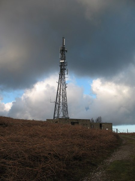 File:Communications mast near Abraham Crags - geograph.org.uk - 651881.jpg