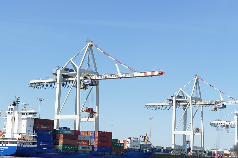 File:Cranes at Tollerort, port of Hamburg 05.jpg