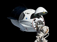 Crew Dragon přilétavající k ISS, mise DM-1, 3. března 2019