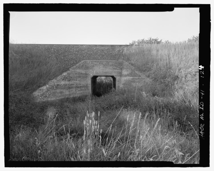 File:Culvert, a north view of a cattle underpass at Milepost 61 - Camas Prairie Railroad, Second Subdivision, From Spalding in Nez Perce County, through Lewis County, to Grangeville in Idaho HAER ID-41-124.tif