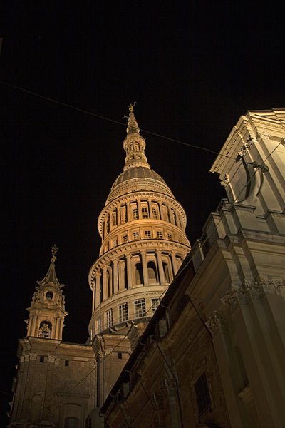 File:Cupola di notte.jpg