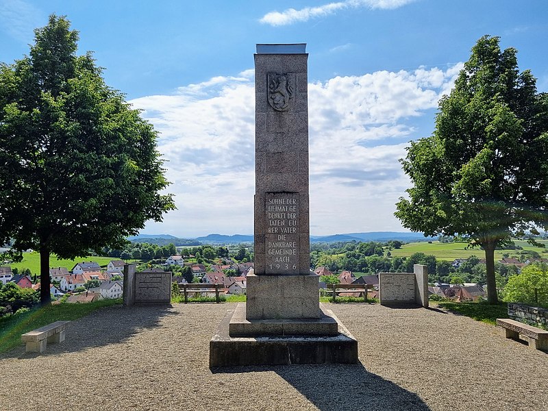 File:D-BW-KN-Aach im Hegau - Schulstraße - Kriegerdenkmal 001.jpg