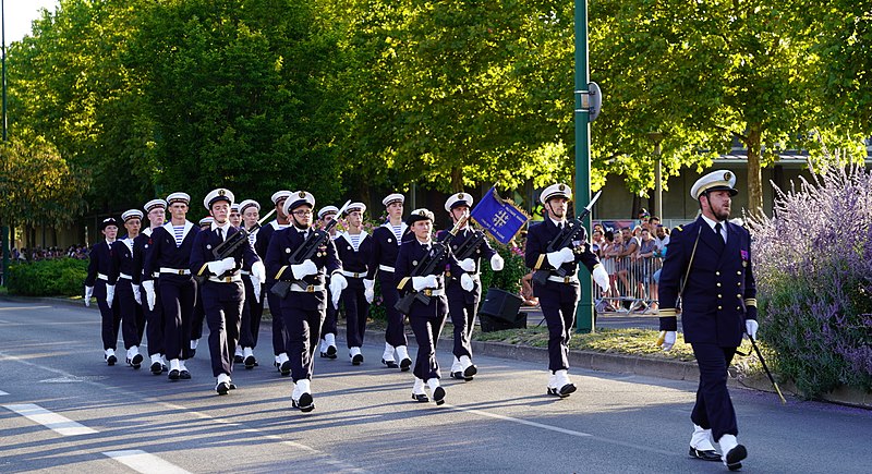 File:Defile 2022 ecole chalons 1406651.jpg