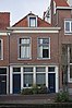 Pand, in opzet wellicht winkelwoonhuis, in de tweede helft van de 19de eeuw gebouwd in traditioneel-classicistische vormen. In oorsprong mogelijk ouder.