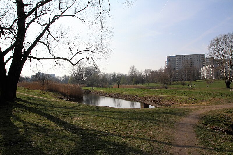 File:Dolinka Służewiecka Park, 22.jpg