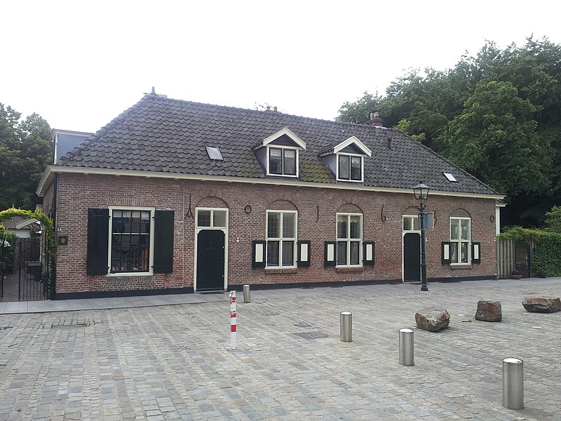 File:Dorpsplein 4-8 (1).jpg