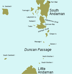 दो बहनें डंकन जलसन्धि में रटलैण्ड द्वीप और छोटे अण्डमान के बीच स्थित हैं