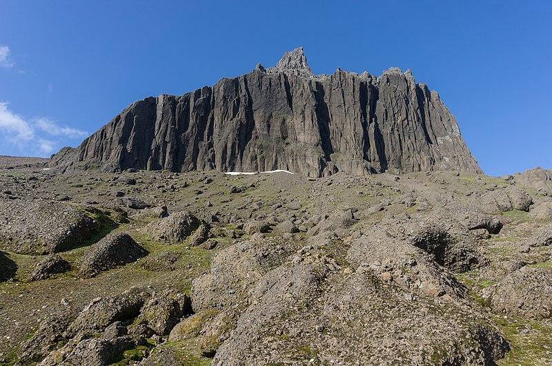 File:Dyrfjöll, taken from Víknaslóðir Trail, Eastern fjords, Iceland 03.jpg