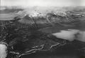 ETH-BIB-Ekman und Dicksonbai mit Teistefjell von Süd-Osten aus 1000 m Höhe-Spitzbergenflug 1923-LBS MH02-01-0016.tif