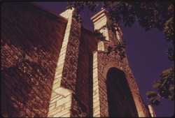جزئیات خارجی کلیسای جامع تثلیث در ATCHISON KANSAS. این دومین کلیسای قدیمی در شهر است - نارا - 557082.tif
