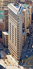 Edificio Fuller (Flatiron) en 2010 desde el Empire State crop.jpg