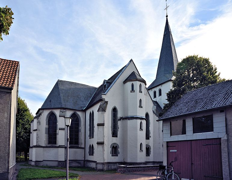 File:Ev. Kirche Unna-Lünern Nordseite.jpg