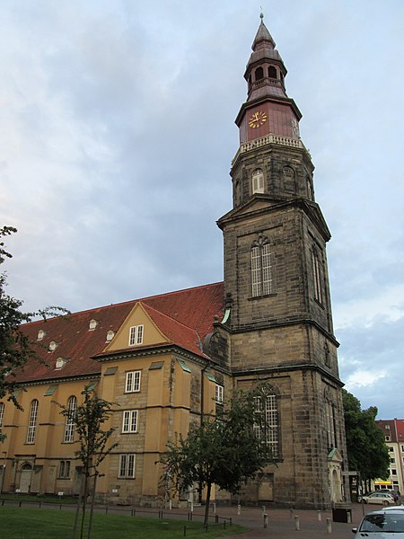 File:Evangelisch-lutherische Neustädter Hof- und Stadtkirche St. Johannis - Hannover-Calenberger Neustadt, Neustädter Markt - panoramio.jpg