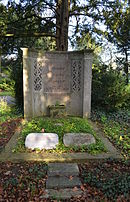 Frankfurt, main cemetery, grave III garden graves 24 Donndorf.JPG