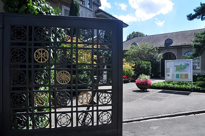 File:Friedhof Sihlfeld - Krematorium 2011-08-16 15-15-42.jpg