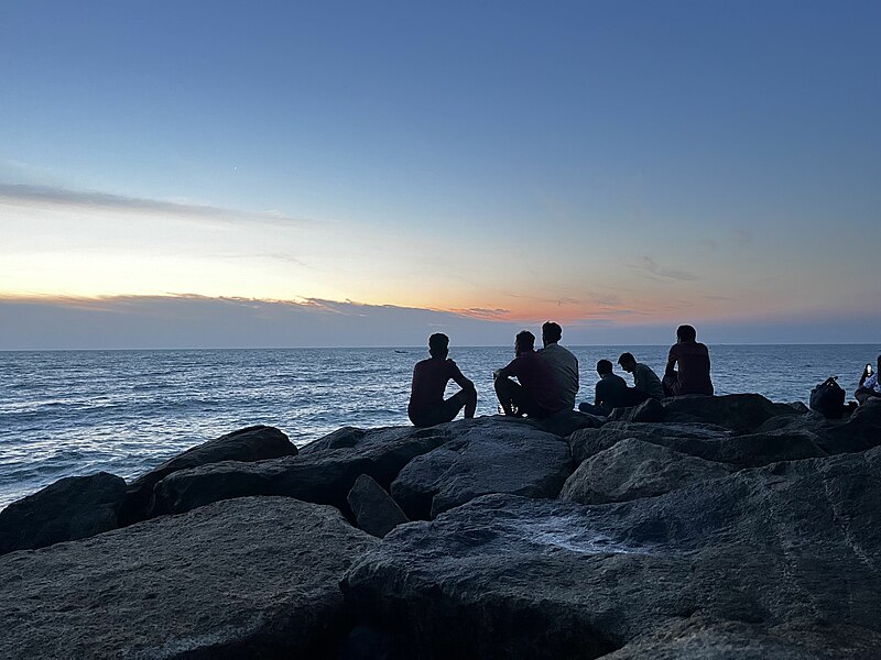 File:Friends at Beach.jpg