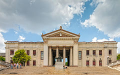 Front view of Universidad de La Habana.jpg