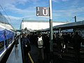 Ambiance sur les quais entre les rames de TGV Duplex Dasye numéro 746 (à gauche) et Euroduplex (2N2) numéro 4703 (à droite) en gare de Belfort - Montbéliard TGV. Au loin, le bâtiment voyageurs