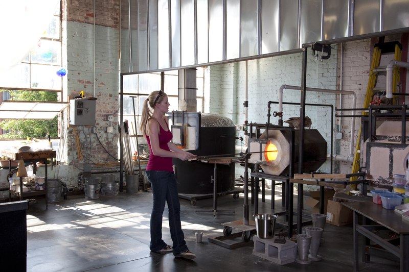 File:Glass blower Susan Knecht and her associate Allison Smith create art in the historic Lowe Mill in Huntsville, Alabama LCCN2010639616.tif