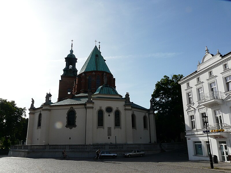 File:Gniezno Cathedral - 03a..JPG