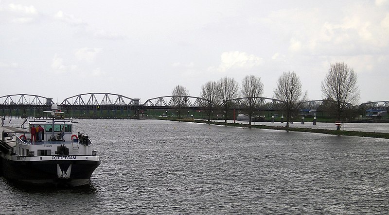 File:Grave brug schip michelangelo.jpg