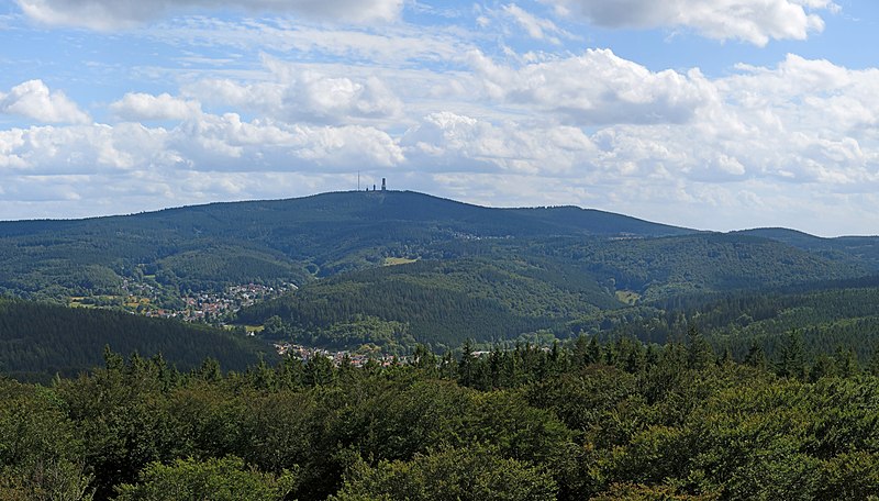 File:Großer Feldberg von Norden 2019.jpg