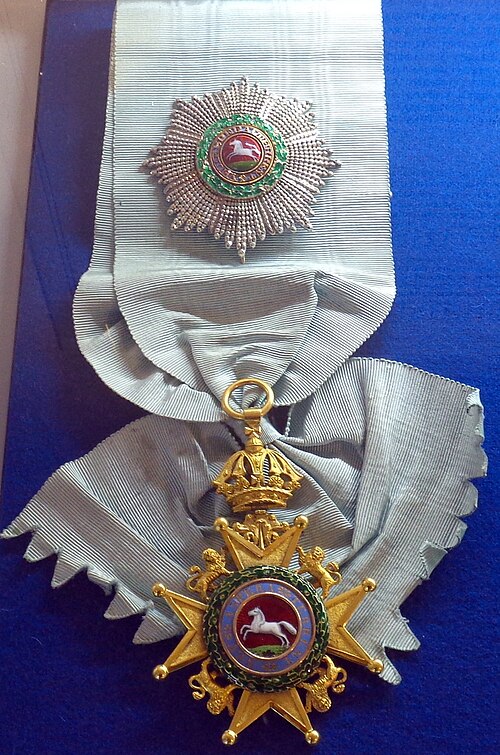 Grand cross star, sash and badge of the Royal Guelphic Order (Civil Division)