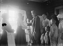 Emergency baptism of an infant in Finland, 1920 Hatakaste Kittilan Kaukosessa 1920.jpg