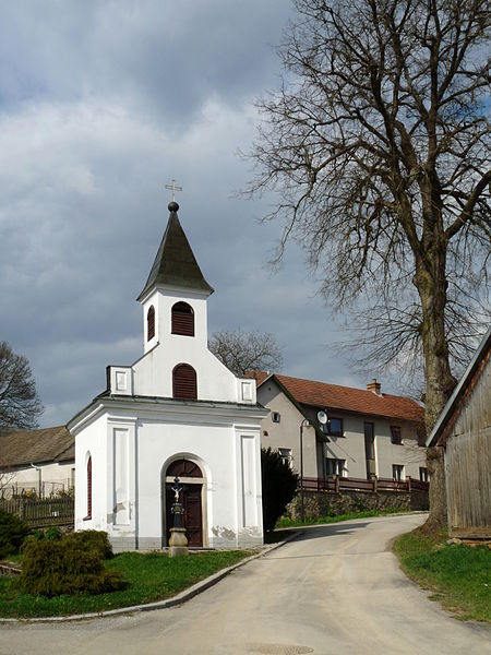 File:Hadravova Rosička, kaple 01.jpg