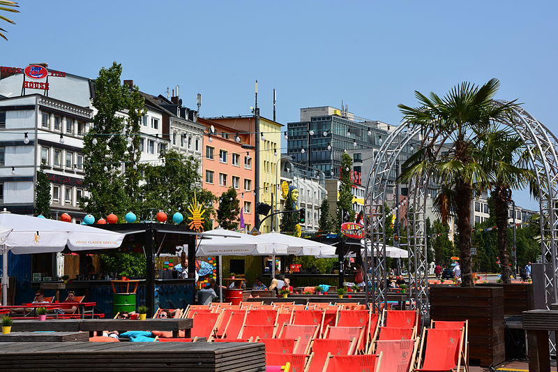 File:Hamburg-St. Pauli Spielbudenplatz 01.jpg