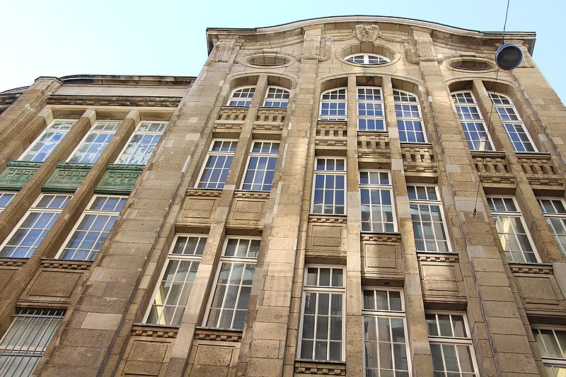 File:Hamburg - Alsterhaus (2).jpg