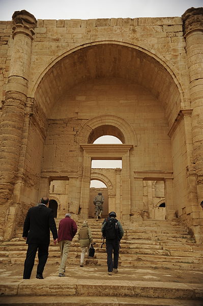 File:Hatra-Ruins-2008-11.jpg