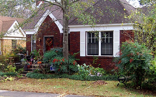 Hillary and Bill Clinton lived in this house in the Hillcrest neighborhood of Little Rock while he was Attorney general of Arkansas from 1977 to 1979.
