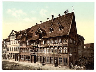 Die Geschichte des Bierbrauens in Braunschweig 330px-Hofbrauhaus_Wolters