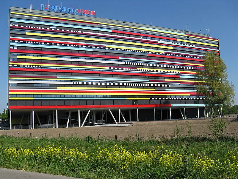 File:Hogeschool Utrecht in de zon.jpg