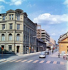 Holmbergska huset som ersattes av Domus/Telgehuset. Kopparhuset under uppförande i bakgrunden