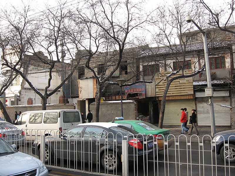 File:Houses to be pulled down - panoramio.jpg