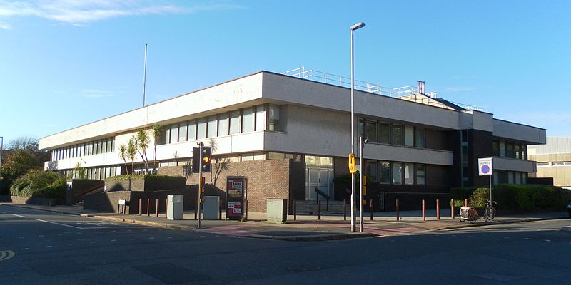 File:Hove Magistrates Court, Holland Road, Hove (October 2012) (2).JPG