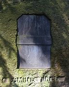 Bronzeplatte am Grab der Familie von Georg Hulbe