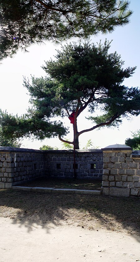 ไฟล์:Hwaseong_Fortress_-_Yongdoseochi_-_2009-10-20.jpg