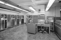 IBM 704 mainframe.gif