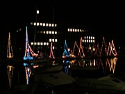 ケンチョピア停泊中のヨットに灯された電飾（2008年12月撮影）
