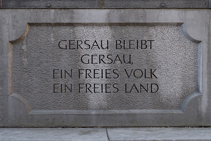 File:Inschrift Rathaus-Brunnen Gersau.jpg