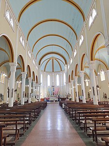 Interior de la iglesia María Auxiliadora en Punta Alta