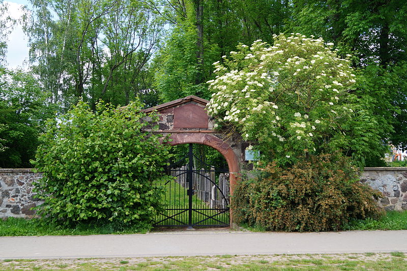 File:Juedischer Friedhof Langenselbold Portal 01.jpg